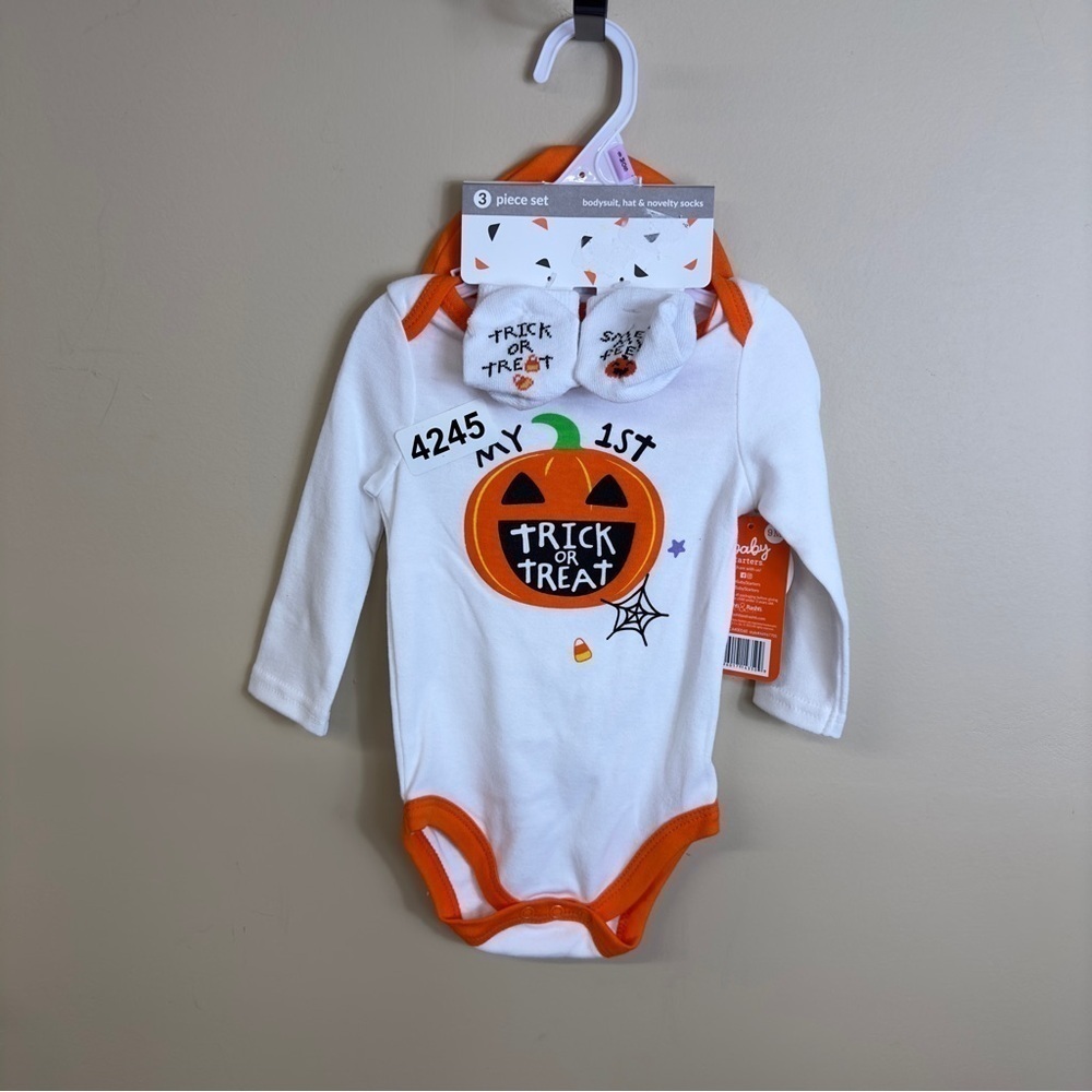 Baby starter my first trick r treat. 9 months new outfit socks hat
